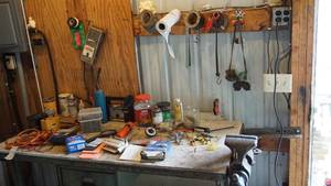 lot 29 image: Steel work bench with honkin big vice attached, miscellaneous items on workbench, below workbench and on top workbench included in lot