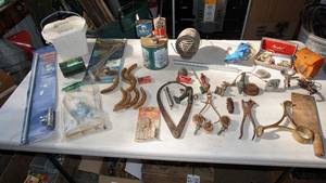 lot 65 image: Another fun vintage man cavegarage accessories lot