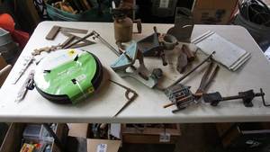 lot 67 image: Miscellaneous man cavegarage items