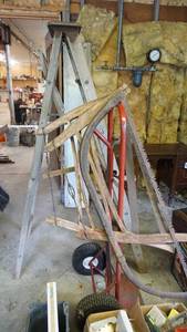 lot 80 image: Assorted lot of vintage saws including two wood hacksaws, metal hacksaw, one man saw, wood step ladder, industrial strength 2 wheel Dolly