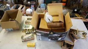 lot 94 image: Miscellaneous lot of mostly new door knobslocks with keys