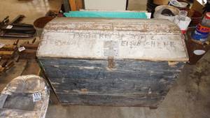 lot 101 image: Vintage construction humpback trunksolid and heavy33 x 17 x 28 tall