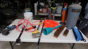 lot 129 image: Various garagecar maintenance items