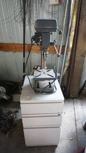 lot 140 image: Benchtop drill press, three drawer metal cabinet on wheels