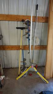 lot 182 image: Assorted tool utility lot including long handled hedge trimmer, two ice augers, squeegee