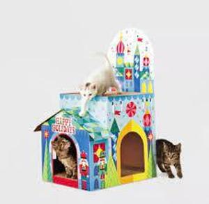 lot 47 image: Castle Cat Scratcher