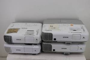 (4) Epson Projectors not working