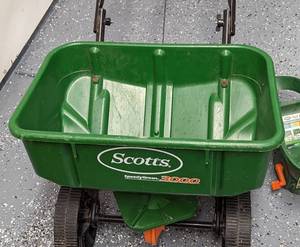 Pair of Scotts Spreaders