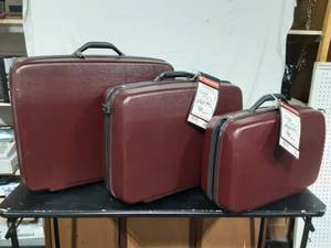 Set Of 3 Samsonite Suitcases With Keys (2-On Wheels)