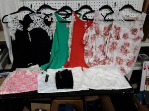 New Juniors Fashions Size Large