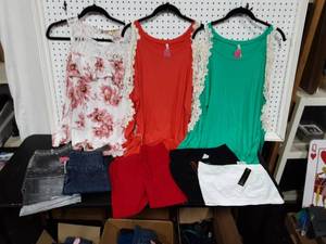 New Juniors Fashions Size Small