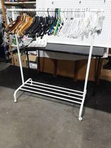 Adjustable Garment Rack With Assorted Hangers & Clips