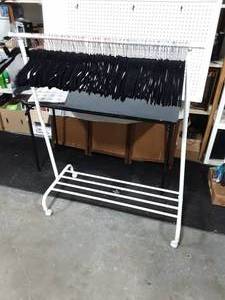 Adjustable Garment Rack With Velvet Flat Hangers & Clips