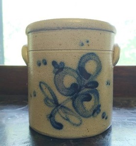 Small Rowe Pottery Works Crock