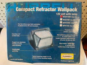 NEW HUBBELL COMPACT REFRACTOR WALLPACK $349 RETAIL