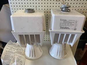 LOT OF TWO DAY BRITE LIGHTING FIXTURES (THESE ARE VERY EXPENSIVE)