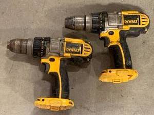 LOT OF 2 DEWALT 18 VOLT CORDLESS DRILLS TESTED WORKING