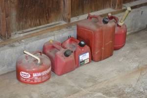 lot 14 image: Lot of Gas Cans