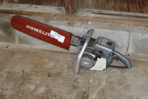 lot 20 image: Homelite XL 12 Chainsaw