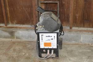 lot 24 image: Miller Welder