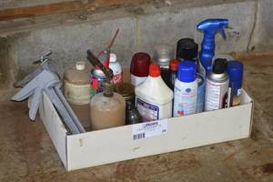 lot 29 image: Lot of chemicals