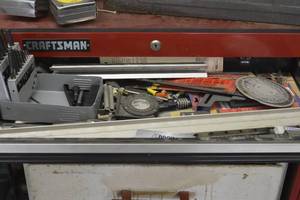lot 31 image: Craftsman 4 drawer toolbox with contents