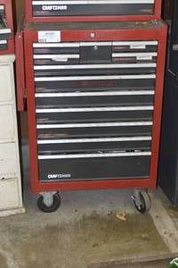 lot 33 image: Craftsman lower toolbox on castors with contents