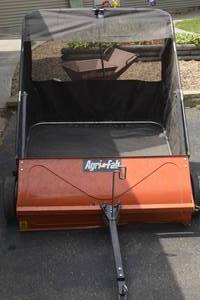 lot 82 image: Agri-Fab 44 Lawn Sweeper with box