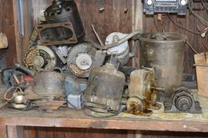 lot 89 image: Large lot of electric motors