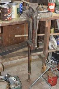 lot 94 image: floor vise
