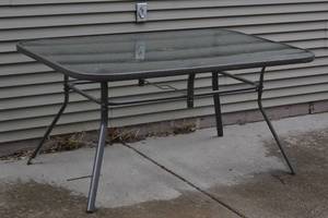 lot 119 image: Patio table