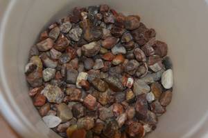 lot 127 image: Lot of rocks all under a quarter size