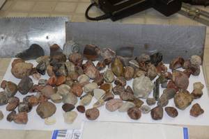 lot 129 image: lot of rocks all over quarter size. Backplate is 4 tall for size reference