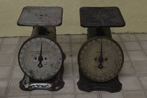 lot 140 image: Antique Kitchen Scales Ed Shuster & Co. on one