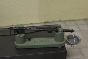 lot 142 image: Redding Gun Reloading Powder Powder Scale