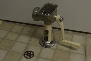 lot 149 image: meat grinder