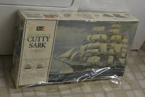 lot 150 image: revell cutty sark ship kit