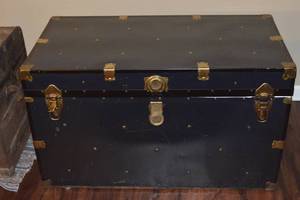 lot 153 image: Blue trunk