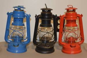 lot 202 image: 3 lanterns