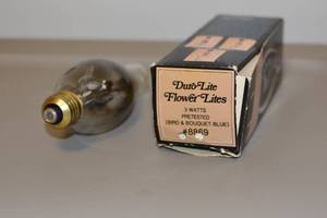 lot 208 image: Vintage flower light bulb