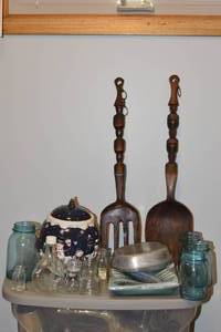 lot 214 image: Ball Jars small and blue plus other household items as shown