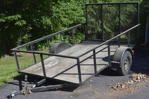 lot 7 image: single axle utility trailer