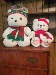 lot 226 image: Daytons Santa Bear 1986 and friend