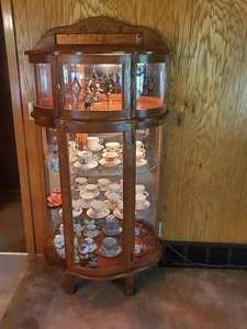 lot 228 image: Lighted and Locking Curio Cabinet with collectable contents