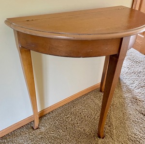 lot 73 image: Room and Board Wall Table with Hinged Lift Up Top