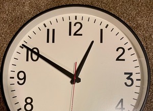 lot 90 image: Classic Battery Operated Wall Clock