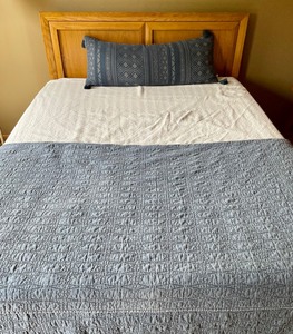 lot 82 image: Wooden Queen Bed with Bedding