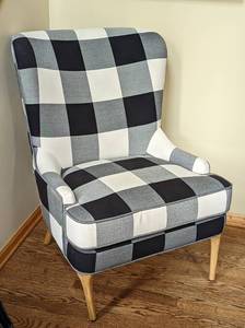 lot 7 image: Black and White Checked Accent Chair