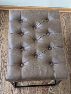 lot 9 image: Tufted Faux Leather Footstool