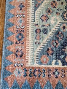lot 12 image: Colorful Runner